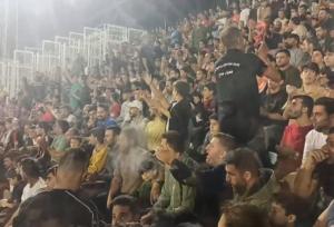 نمایی از هواداران پرسپولیس در ورزشگاه تختی خرم‌آباد