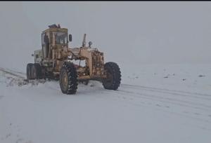 عملیات برف‌روبی محور روستایی چالاب به قزلتپه در بیجار