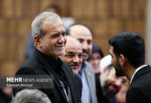 سخنرانی ۱۴ تشکل دانشجویی در مراسم روز دانشجو با حضور پزشکیان