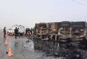 واژگونی تریلر حامل بار کود در بزرگراه دستجردی اصفهان