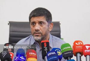 واکنش دبیر به شعار هواداران؛ کسانی که بطری پرتاب کردند از کشتی نبودند