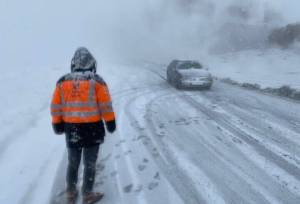 تردد در محورهای کوهستانی خراسان شمالی فقط با زنجیر چرخ امکان‌پذیر است