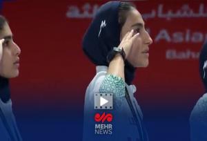 احترام نظامی بازیکنان تیم ملی فوتسال بانوان ایران پس از قهرمانی