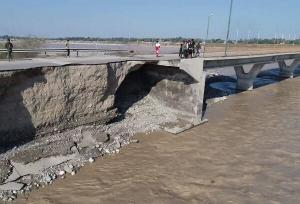 جاده دوراهی تیاب در میناب مسدود شد