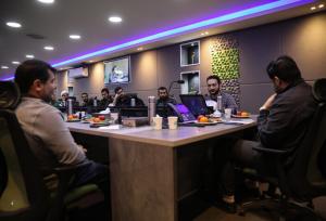 پیشرفت را باید از مسیر انسان‌های نقش‌آفرین، روایت شود