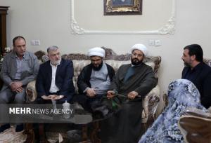 استاندار تهران با خانواده شهید «سیدرضا سولقانی» دیدار کرد