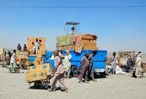 فرماندار: کوله‌بران نقش مهمی در رونق اقتصادی بازارچه مرزی میرجاوه دارند