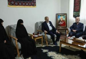 مومنی: پیروزی در جنگ را مدیون شهدایی مثل شهید حاجی‌زاده هستیم