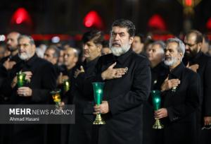 آیین شمع گردانی مراسم خطبه خوانی شب عاشورا در حرم رضوی
