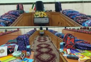 بسته‌های نوشت‌افزار بین دانش آموزان نیازمند گناوه توزیع می شود