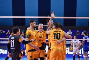 والیبالیست‌ها با یاد صابر کاظمی شروع کردند؛ پیروزی مدعیان در هفته نخست