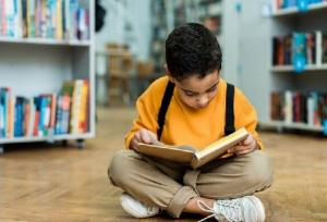 ادبیات کودک و نوجوان تربیت‌کننده و هویت‌بخش است