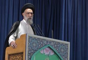 امام‌جمعه موقت اصفهان: حماسه ۲۵ آبان برای نسل جوان تبیین شود/ کتاب‌خوانی را  ترویج دهیم