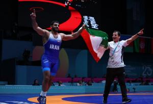 ساروی سومین طلایی کشتی فرنگی ایران در ریاض