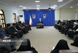 انتقاد امام جمعه بوشهر از برگزاری برنامه‌های نمایشی و بدون خروجی