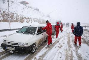 امدادرسانی هلال‌احمر خراسان شمالی به ۱۱۳ خودروی گرفتار در برف و کولاک