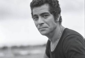 بهروز قبل از شهرت؛ بهروز وثوقی با عبا و عرقچین در تئاتر مدرسه