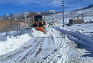 برف‌روبی ۱۶۷۰ کیلومتر باند جاده‌ای در کرمانشاه