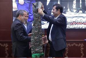 اهدای شال پهلوانی به وزیر امور خارجه