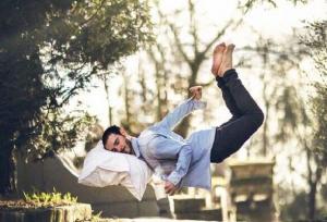 چرا در خواب حس سقوط می‌کنیم؟