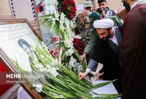 بیت تاریخی امام خمینی (ره) در قم گلباران شد