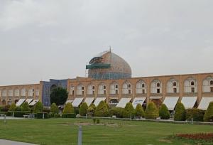 ورود خودروهای هیئت طالبان به نقش‌جهان بدون هماهنگی با میراث بود