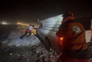 امدادرسانی به ۱۴۷ نفر گرفتار در برف و کولاک در آذربایجان غربی 