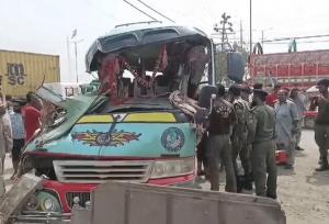 ۱۴ کشته و ۱۶ زخمی در تصادف جاده‌ای در پنجاب پاکستان