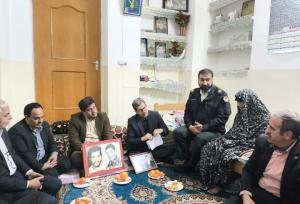 دیدار صمیمانه استاندار اصفهان با مادر شهیدان محمدی در قهدریجان