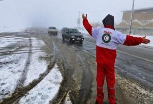 امدادرسانی هلال احمری‌ها در پی وقوع برف و کولاک در ۶ استان