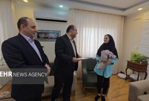 تجلیل فرماندار لنگرود از دانش‌آموز رتبه ۱۲ کنکور سراسری رشته ریاضی