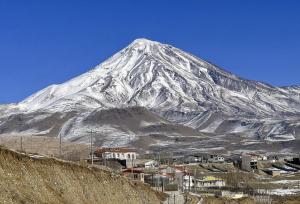 تصویری تلخ از قله دماوند در میان حجم آلودگی هوا