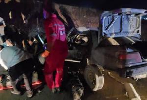 واژگونی پژو ۴۰۵ در مقابل مسکن ملی رودان؛ چهار نفر جان باختند