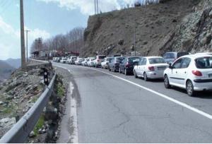 جاده چالوس و آزادراه تهران - شمال یکطرفه و پرترافیک است