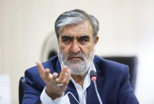عزیزی: ملت ایران در برابر فشارها هرگز عقب‌نشینی نخواهد کرد