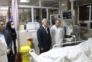 عیادت رئیس دانشگاه علوم پزشکی شیراز از مصدومان واژگونی اتوبوس در کوار