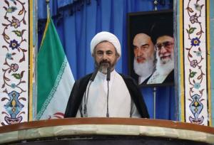 امام جمعه ایلام:دشمن در حال تغییر هویت فرهنگی و اقتصادی ملت ایران است