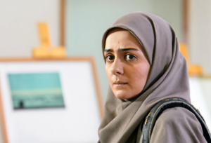 نغمه ادیب سریال ترانه مادری عصا به دست لب دریا