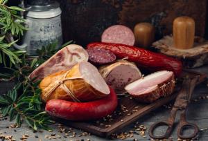 آیا مصرف سوسیس و کالباس واقعا ناسالمه؟ بررسی علمی بدون قضاوت
