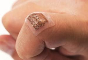 وصله ای که با اتو لباس را هوشمند می کند