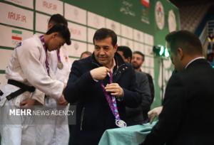 نفرات برتر چهار وزن مشخص شدند/ وزیر ورزش مدال ها را اهدا کرد