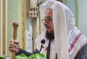 انتقاد مولوی ساداتی از وضعیت نامناسب جاده‌ها و حفاری‌های شهری