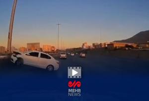 لحظه انحراف به چپ یک خودرو در اتوبان کرج