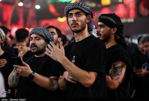 یک ملت است سینه‌زن ماتم حسین(ع)
