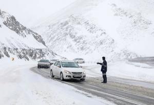 هراز وکندوان مسدود است؛ بارش برف در محورهای کوهستانی