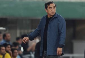عزیزی: پزشکیان و تاج برای ما گل نزدند