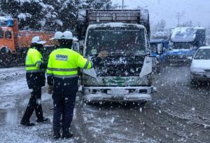 تردد در محورهای خراسان شمالی فقط با زنجیر چرخ امکان‌پذیر است