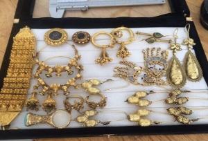 مصنوعات طلای غیرمجاز از سطح بازارخوزستان  جمع‌آوری شد