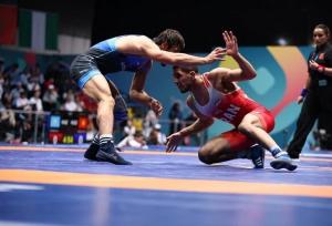 رحمان عموزاد در کشتی آزاد صاحب مدال طلا شد