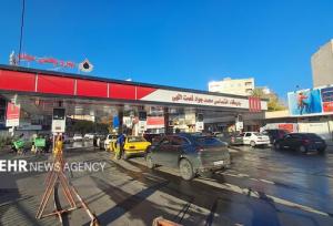 سوختگیری روان خودروها در شیراز پس از سه نرخی شدن بنزین